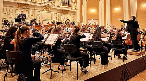 Das Göppinger Jugendsinfonieorchester während eines Konzerts
